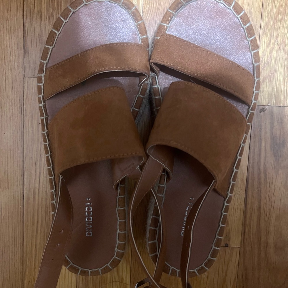 H&M Divided Brown platform espadrille sandals